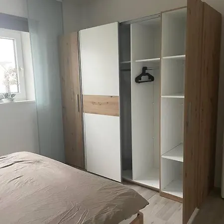 Zentrale Ruhige 3-zimmer-wohnung Apartment *