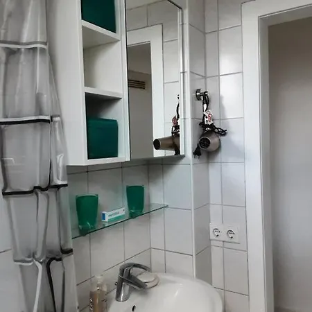 Zentrale Ruhige 3-zimmer-wohnung Apartment *