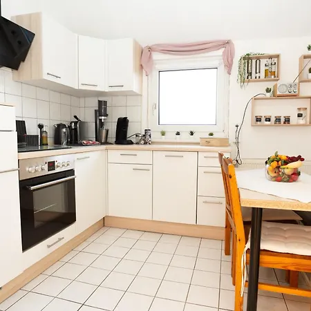 Apartment Zentrale Ruhige 3-zimmer-wohnung