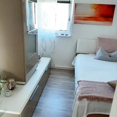 Apartment Zentrale Ruhige 3-zimmer-wohnung