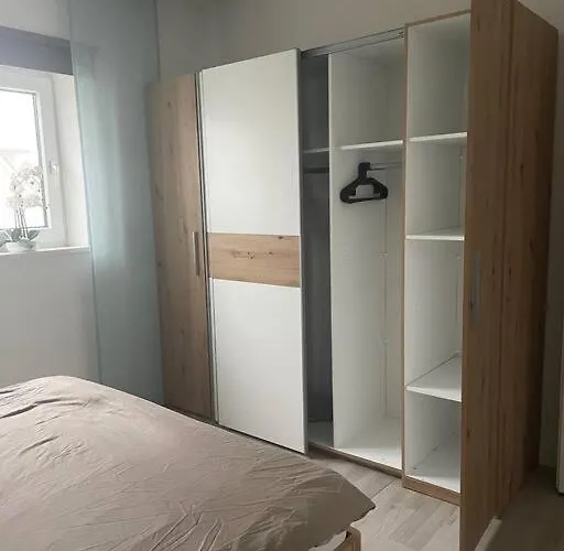 Zentrale Ruhige 3-zimmer-wohnung 公寓 *